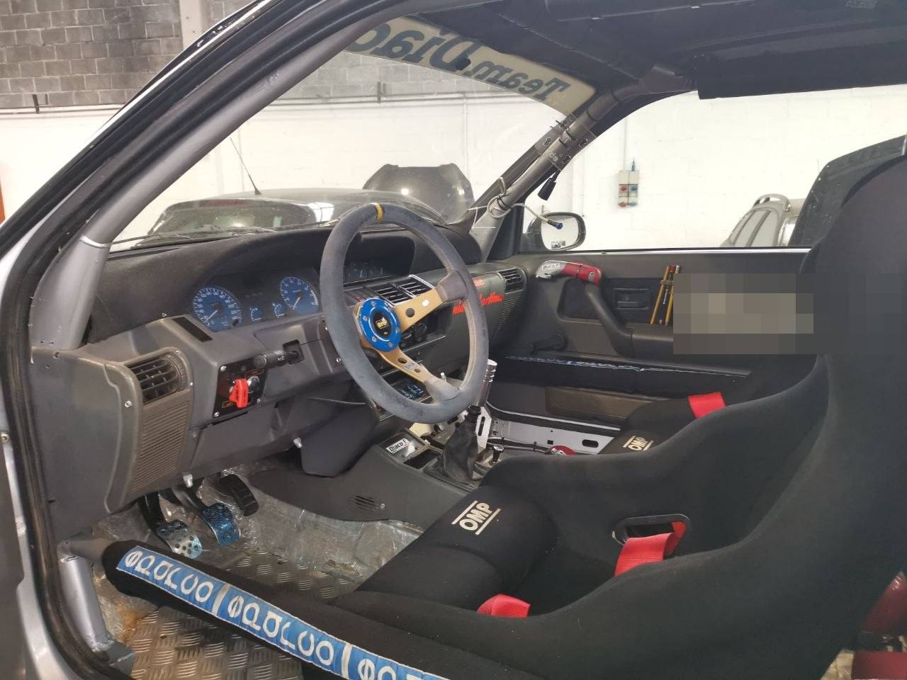 Abitacolo preparato di Renault Clio da corsa